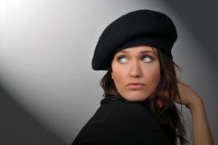 woman-beret-7919810